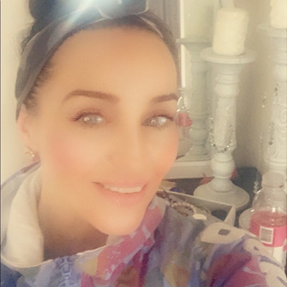 Meet your Posher, Allison - Picture 1 of 1